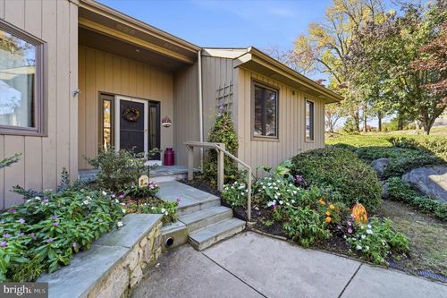 27 Muirfield Ct, NEWTOWN SQUARE, PA, 19073-3028 | Card Image