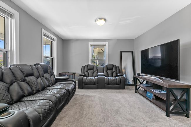 69 West St, Home with 5 bedrooms, 3 bathrooms and 2 parking in New London CT | Image 11