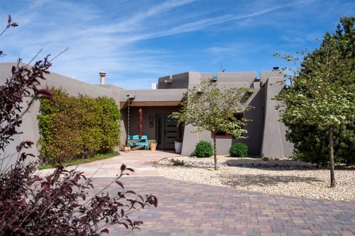 59 W Chili Line Rd, Santa Fe, NM, 87508-1301 | Card Image