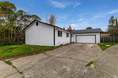 30 Cherokee Ct, Santa Rosa, CA, 95403-3275 | Card Image