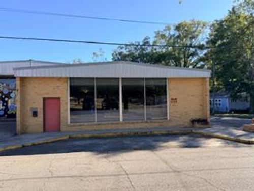 111 W Beers St, Poplarville, MS, 39470-2805 | Card Image