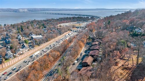 15-15 Longview Ct, Nyack, NY, 10960-4221 | Card Image