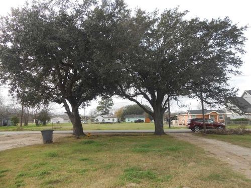 2809 Moore Ave, Bay City, TX, 77414-6421 | Card Image