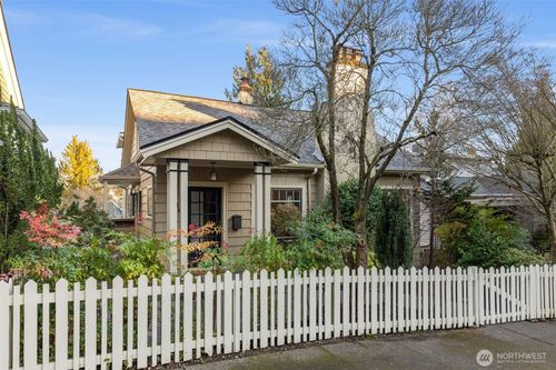 1828 Ne Ravenna Blvd, Seattle, WA, 98105-2445 | Card Image