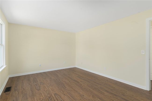 208 W View Rd, House other with 4 bedrooms, 3 bathrooms and 4 parking in Middletown RI | Image 14
