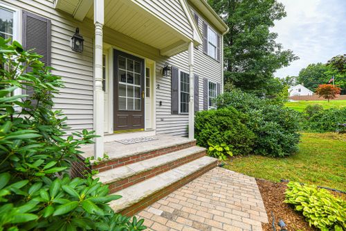 2 Kenwood Drive, Newton, NH, 03858 | Card Image