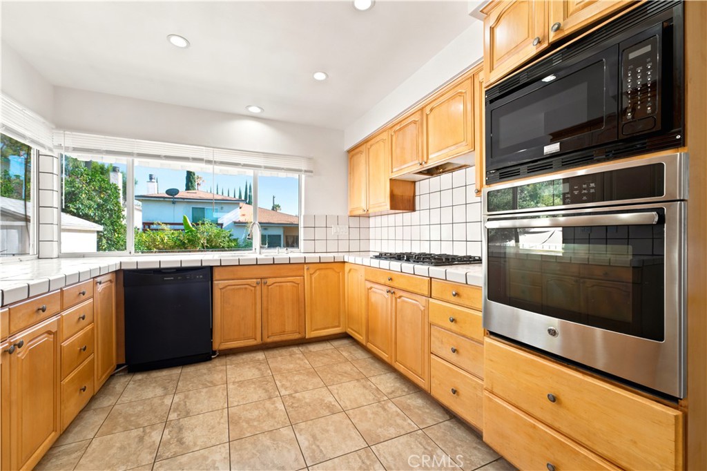 Residential in Winnetka 4