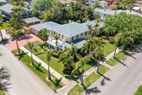 556 21st Ave Ne, St Petersburg, FL, 33704-4642 | Card Image