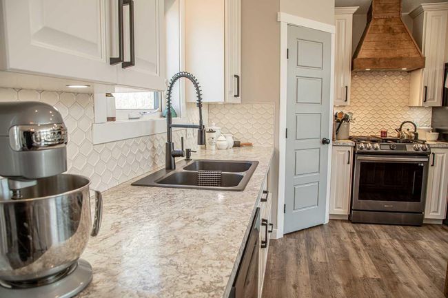 19125 Township Road 1104, House other with 5 bedrooms, 3 bathrooms and 10 parking in High Level AB | Image 14