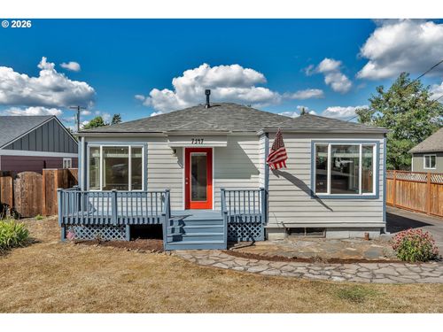 7347 Se Lamphier St, Milwaukie, OR, 97222-1851 | Card Image