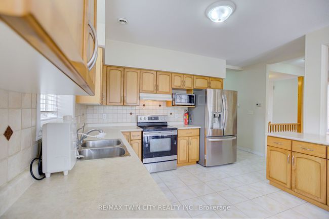 106 Country Clair St, House other with 3 bedrooms, 4 bathrooms and 2 parking in Kitchener ON | Image 11
