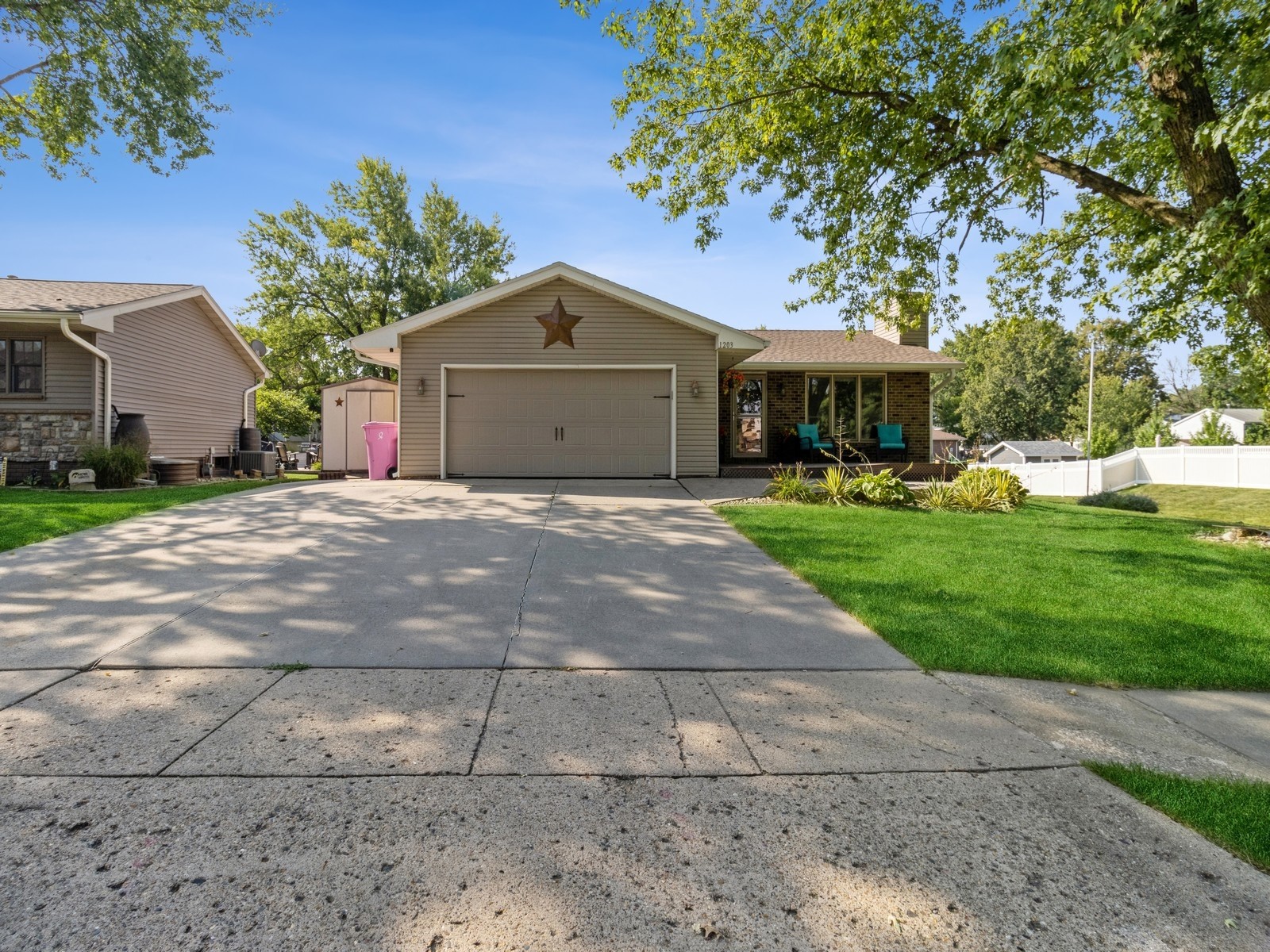 Girard Ave, Indianola, IA 50125