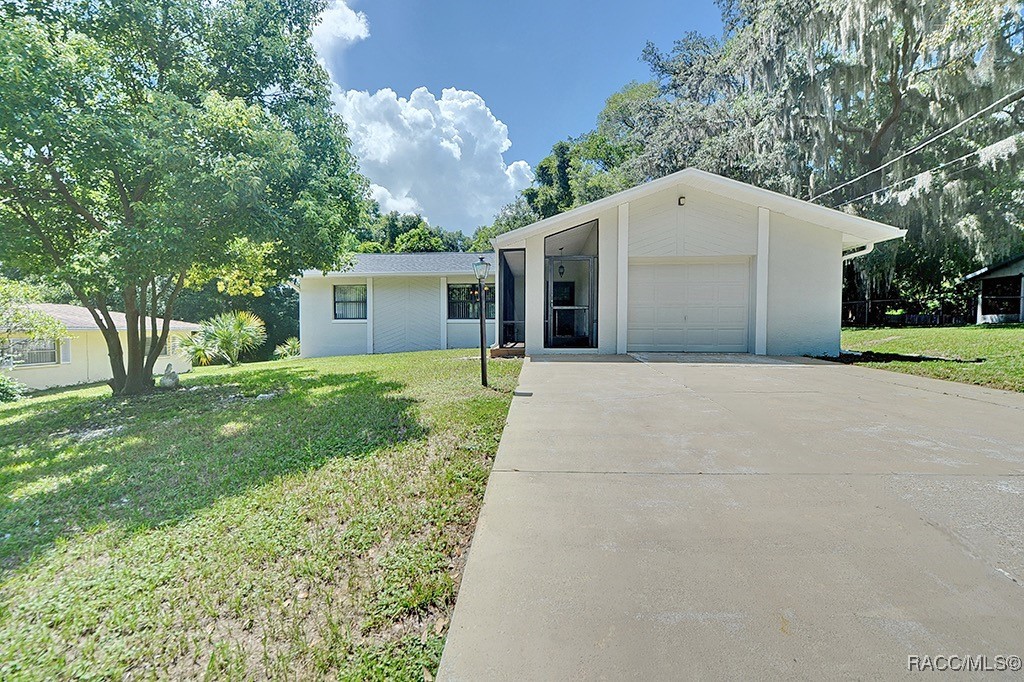 Bluebonnet Ter, Inverness, FL 34452