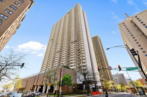 36f-6033 N Sheridan Rd, Chicago, IL, 60660-3031 | Card Image