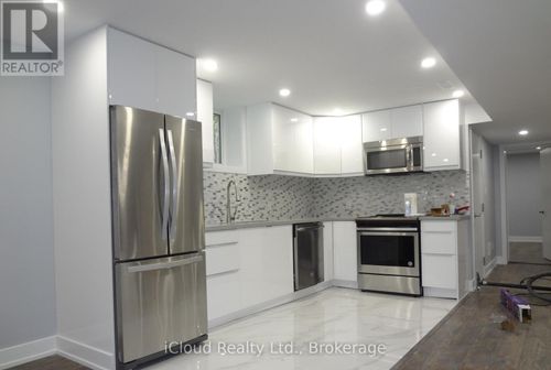 28 Jill Crescent E, Toronto (Eringate-Centennial-West Deane), ON, M9B6B3 | Card Image