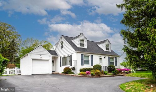 402 Old Eagle School Road, WAYNE, PA, 19087 | Card Image