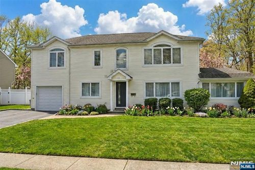 53 Lockwood Dr, Waldwick, NJ, 07463-1018 | Card Image