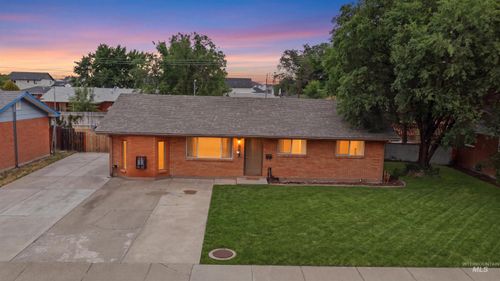 940 E 16th N, Mountain Home, ID, 83647-1723 | Card Image