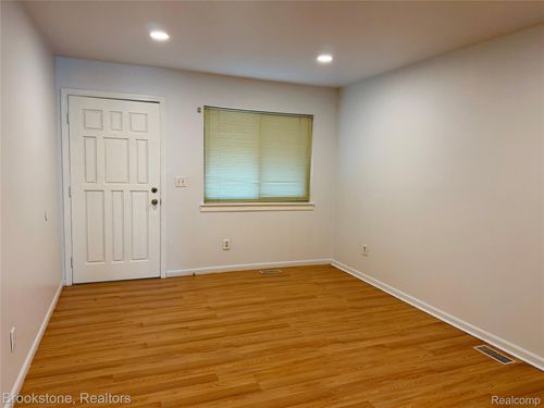 196-8401 18 Mile Road, Sterling Heights, MI, 48313 | Card Image