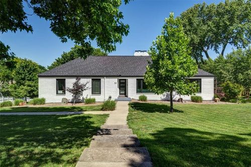 30 Ne Normandy Ln, Kansas City, MO, 64116-1533 | Card Image
