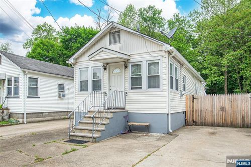 20 Park Dr, Oakland, NJ, 07436-1413 | Card Image