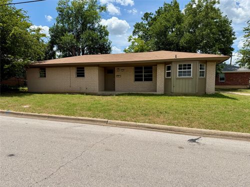 1407 N East St, Belton, TX, 76513-2170 | Card Image