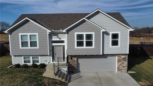 1000 4th St, Oak Grove, MO, 64075 | Card Image