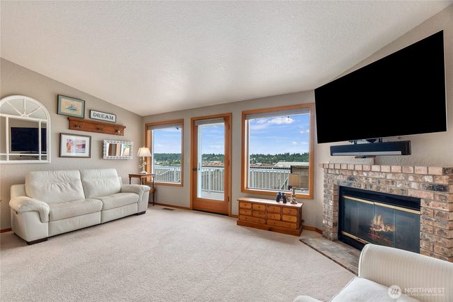 Wow, what a view from the living room! | Image 12