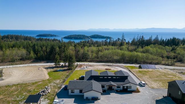 6724 Acorn Road, House other with 7 bedrooms, 4 bathrooms and 6 parking in Sechelt BC | Image 4