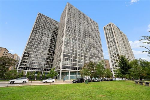 706-330 Diversey Pkwy, Chicago, IL, 60657-6208 | Card Image