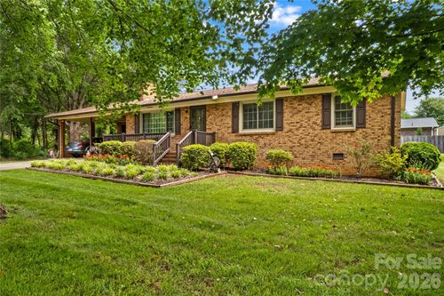 132 Polly Dr, Statesville, NC, 28625-8987 | Card Image