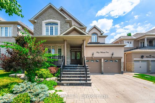 40 Waterside Cres, Maple, ON, L6A3X6 | Card Image