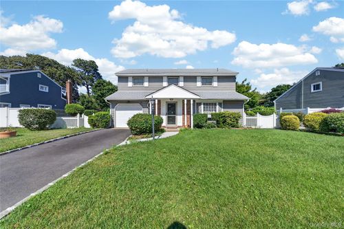 199 Cone Ave, Central Islip, NY, 11722-2726 | Card Image