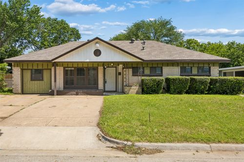 4613 Emerson St, Fort Worth, TX, 76119-2129 | Card Image