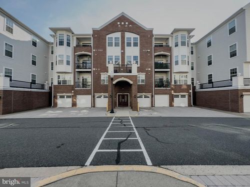 unit-405-9202 Charleston Dr, Manassas, VA, 20110-2833 | Card Image