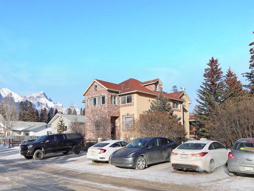 910 Main St, Canmore, AB, T1W2B8 | Card Image