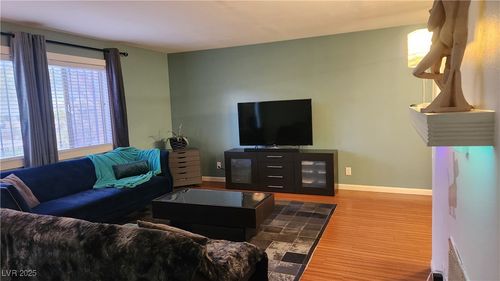 652 Greenbriar Townhouse Way, Las Vegas, NV, 89121-2428 | Card Image