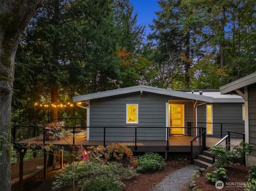 9 Mt Pilchuck Ave Nw, Issaquah, WA, 98027-3522 | Card Image