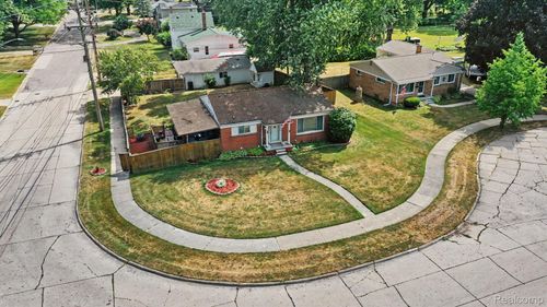 19725 Maplewood St, Livonia, MI, 48152-2018 | Card Image
