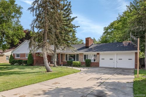 18920 Eastwood Dr, Harper Woods, MI, 48225-2080 | Card Image