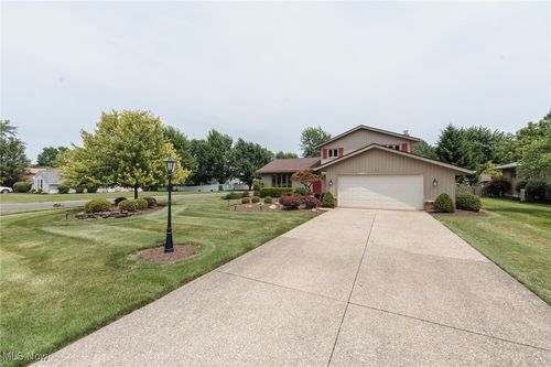 75 Weathervane Ln, Brunswick, OH, 44212-1356 | Card Image