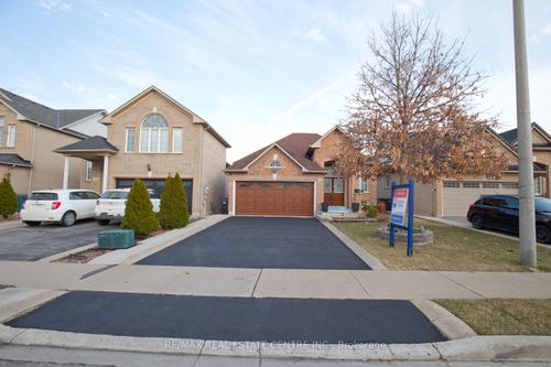 32 Pappain Cres, Brampton, ON, L7A3J8 | Card Image