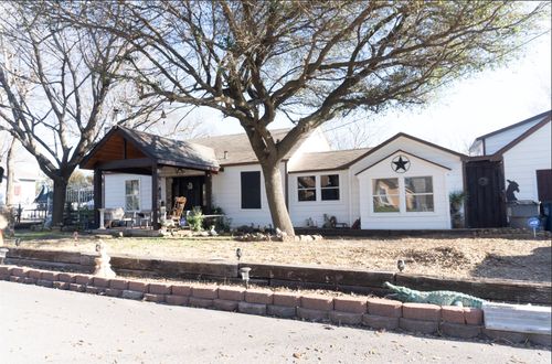 302 W 6th St, Lancaster, TX, 75146-2443 | Card Image