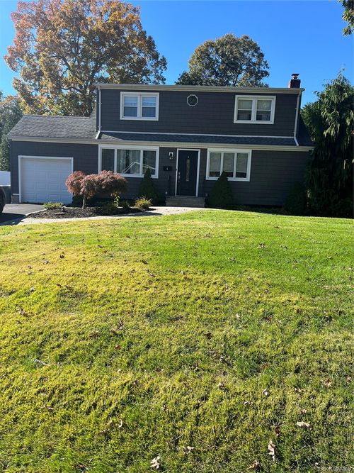 4 Wadsworth Pl, Smithtown, NY, 11787-4917 | Card Image