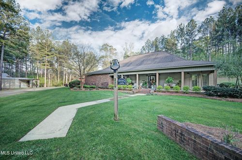 329 County Line Rd, Mendenhall, MS, 39114-4634 | Card Image