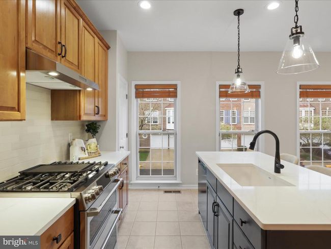 9332 Branch Side Ln, Townhouse with 4 bedrooms, 4 bathrooms and null parking in FAIRFAX VA | Image 10