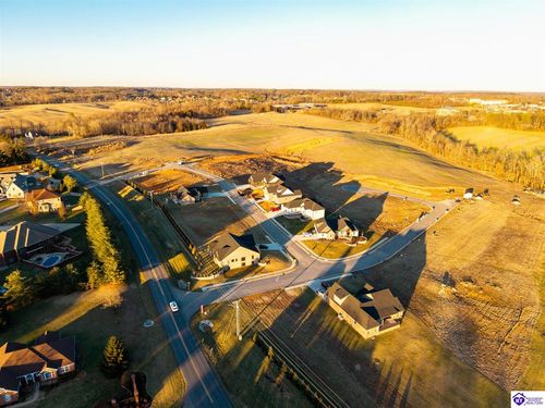 101 Fall Creek Ln, Elizabethtown, KY, 42701-5504 | Card Image