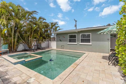 424 62nd St, HOLMES BEACH, FL, 34217-1542 | Card Image
