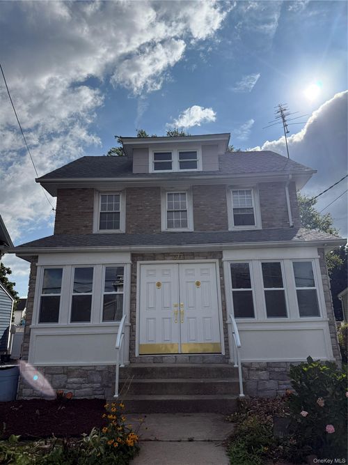 77 Woods Ave, Rockville Centre, NY, 11570-5936 | Card Image