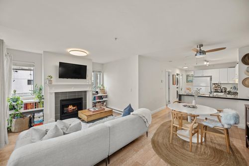 206-688 E 16th Ave, Vancouver, BC, V5T2V4 | Card Image